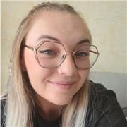 J'ai validé le niveau C1 à l'écrit et B2+ à l'oral. Je peux enseigner à partir du niveau primaire jusqu'au lycée