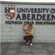 Profesora con el Grado de estudios ingleses por la UCM.