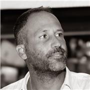 Osteopata, terapista e massaggiatore, specializzato in rieducazione e recupero motorio