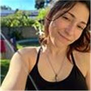 Profesora de química, imparte clases de ciencias naturales a todas las edades