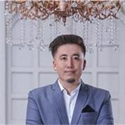 Experienced English and Communication Skills Tutor offers personalized online and in-person lessons in Bremen, with proven success