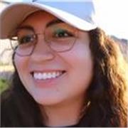 Soy una persona simpática,muy paciente y siempre con ganas de ayudar y enseñar. Puedo dar clase a niñosza adolescente y a adultos 