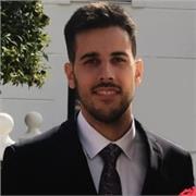 Profesor imparte clases a niveles de primaria y secundaria