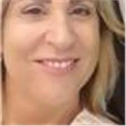 Laureata in giurisprudenza. Insegnante appassionata ed in grado di coinvolgere gli studenti