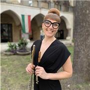 Laureata con esperienza nell’insegnamento dello strumento