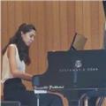 Studentessa universitaria diplomata in pianoforte impartisce lezioni di pianoforte