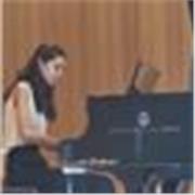 Studentessa universitaria diplomata in pianoforte impartisce lezioni di pianoforte
