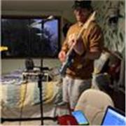 Estudiante Composición musical en el Instituto Escuela Moderna de musica, estudie durante 3 años guitarra en School Of Rock