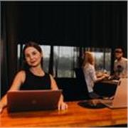 Profesora titulada en Comunicación Social com más de 5 años de experiencia en comunicación y marketing.