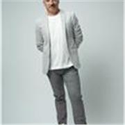 Psicólogo y docente titulado en Humanidades y en Comunicación