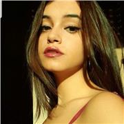 Studentessa impartisce lezioni di materie umanistiche (italiano, latino, greco) per studenti del liceo, e di tutte le materie per studenti delle medie