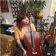 Profesora de Educación Artística mención Música. Clases de violonchelo, piano, guitarra, bajo y ukelele