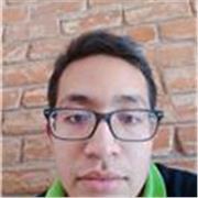 Estudiante de ingeniería Industrial entusiasmado en enseñar lo que sabe