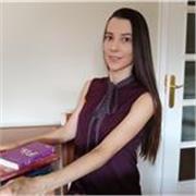 Licenciada en física, con experiencia impartiendo clases en un colegio 