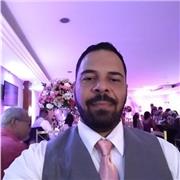 Dou aulas de direito para concurseiros e teologia