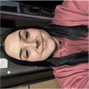 Chica de 22 años que quiere ayudar a dar un apoyo en algunas tareas, como el inglés de primaria y otras asignaturas 