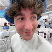 Ciao, sono un ragazzo di 18 anni che sta frequentando il liceo linguistico e offro un aiuto per imparare l’inglese divertendoci