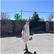 Me defino como una chica muy amable, muy alegre, me encanta ayudar y hacer cosas nuevas.