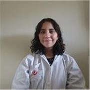 Profesora de biología imparte clases particulares a estudiantes de secundaria