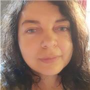 Diplomata in maturità magistrale impartisce lezioni di italiano a bambini di scuole elementari