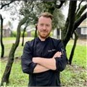 Chef de cuisine professionel et passionné par la transmission alors venez et apprenons ensemble  