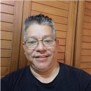 Profesor de música imparte clases para todos los que que quieren iniciar métodos lúdicos