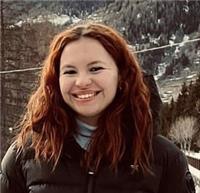 Ragazza diplomata al liceo classico. inglese per ragazzi di elementari, medie e superiori. offro aiuto anche in italiano, storia, filosofia