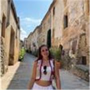 Graduada en Magisterio (Inglés) con experiencia trabajando en Estados Unidos; ofrezco clases para alumnos de primaria y ESO.