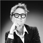 Enseignante auprès de jeunes et d'adultes (en français et en anglais).