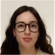 Soy una estudiante con experiencia en el extranjero que ofrece clases de inglés a niños y adolescentes.