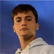 Ragazzo delle superiori, corso di inglese Cambridge scolastico, certificazioni in Mathematics e Inglese