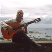 Violão clássico, popular e flamenco. Teoria musical, harmonização e improvisação