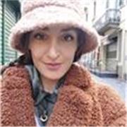 Diplomata in lingue,vissuto all estero diversi anni apprendendo spagnolo e inglese