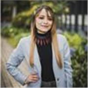 Profesional en Comunicación lista para ayudarte a mejorar tus habilidades