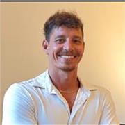 Entrenador personal con años de experiencia apto para enseñar, motivar y mejorar la calidad de vida de todas las personas 