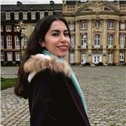 English teacher specialized in English Linguistics and Literature