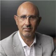 I specialise in helping leaders develop their corporate English leadership communication skills