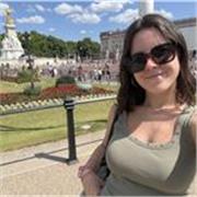 Profesora de química de forma presencial