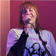 Cantante con más de 15 años de experiencia.
Vocal coaching formada en el método funcional de la voz.