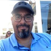Soy una persona educada, que ha vivido en varios países, tengo experiencia como profesor de inglés y español a extranjeros