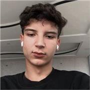 English fluent speaker, can work anywhere in Italy
