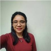 Profesor del idioma español que imparte clases, a niños, jóvenes