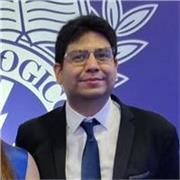 Licenciado en Derecho y Ciancias Politicas, imparte clases a todo interesado en aprener mas sobre la materia