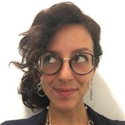 Laureata con 110 e lode in lingue