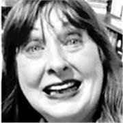 Experienced teacher/mentor, 10years+ teaching degree/masters UK/French universities. Expert in Mode/Textiles & Business Management