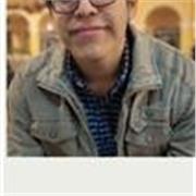 Profesor con modalidades innovadoras para aprender ingles