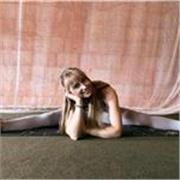 Erfahrene Yogalehrerin mit physiotherapeutischem Blick unterstützt dich zu mehr Leichtigkeit, Balance und Stärke im Alltag