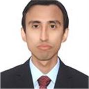 Profesor de Biología imparte clases para personas de todas las edades