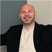 Event Planner con oltre 10 anni di esperienza nel mondo eventi.