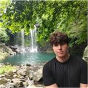 Estudiante de segundo de bachillerato tecnológico con un C1 certificado en inglés y conocimiento de física y matemáticas.
